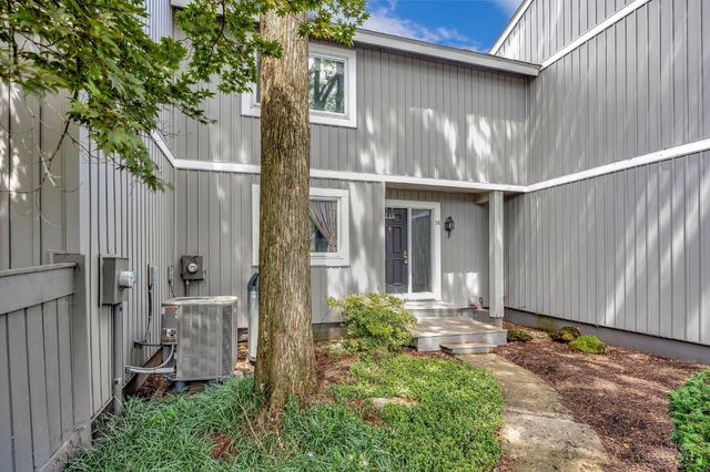 58 Twin Lakes Drive, Fairfield, OH 45014