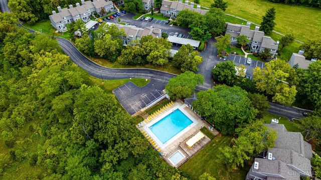 58 Twin Lakes Drive, Fairfield, OH 45014