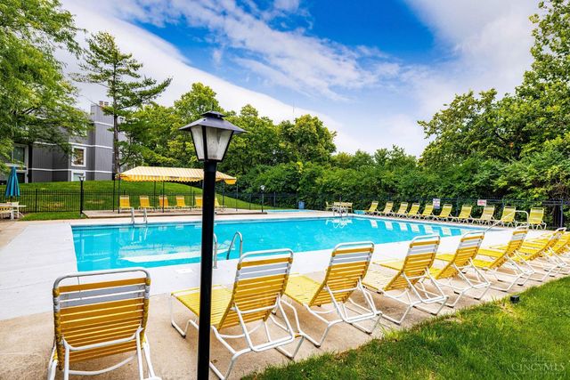 58 Twin Lakes Drive, Fairfield, OH 45014