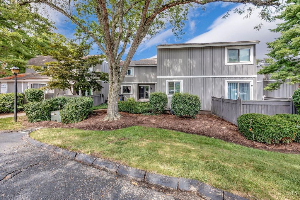 58 Twin Lakes Drive, Fairfield, OH 45014