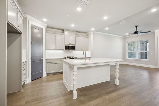 305 Sunset Lane 102, Fort Worth, TX 76114