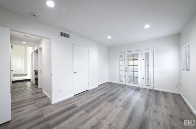 7512 Lordsburg Drive, Bakersfield, CA 93309