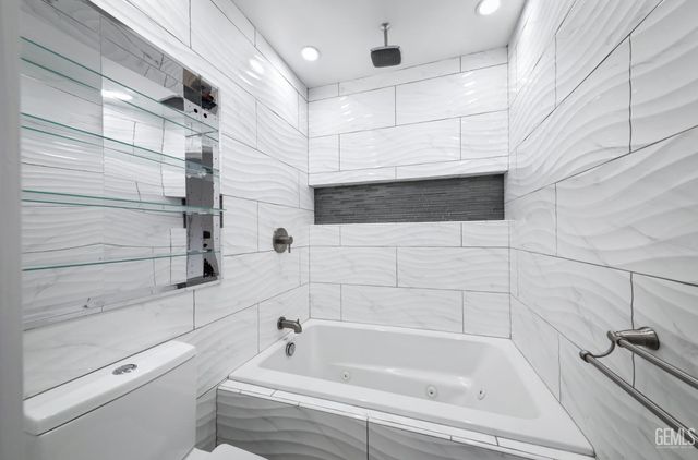 7512 Lordsburg Drive, Bakersfield, CA 93309