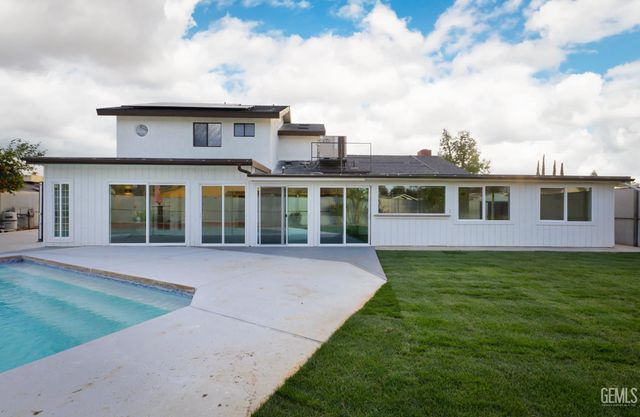 7512 Lordsburg Drive, Bakersfield, CA 93309