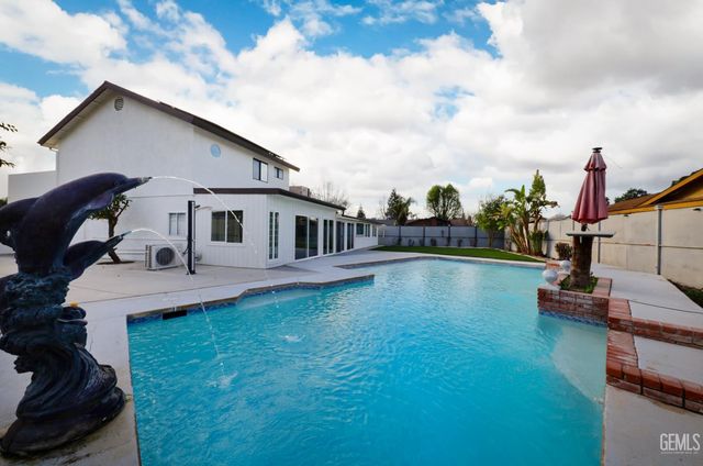 7512 Lordsburg Drive, Bakersfield, CA 93309