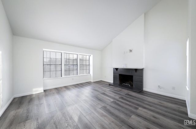 7512 Lordsburg Drive, Bakersfield, CA 93309