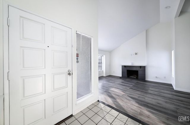 7512 Lordsburg Drive, Bakersfield, CA 93309