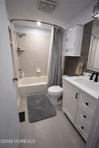 15 Barkalow Avenue, Freehold, NJ 07728