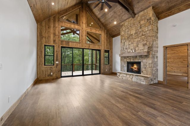 164 Brook Lane, Mineral Bluff, GA 30559