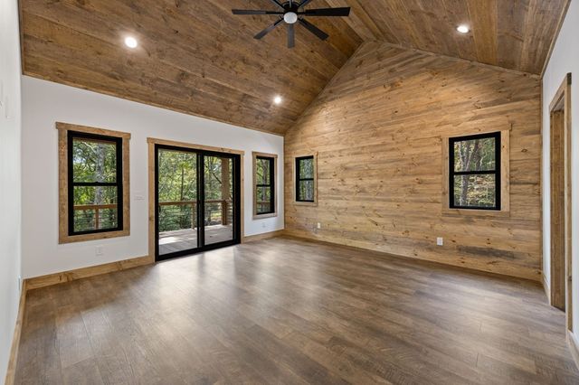 164 Brook Lane, Mineral Bluff, GA 30559