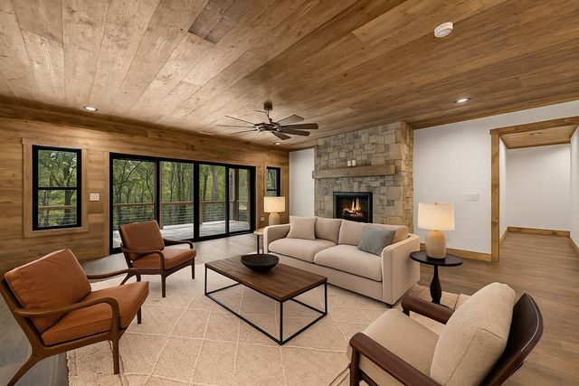 164 Brook Lane, Mineral Bluff, GA 30559