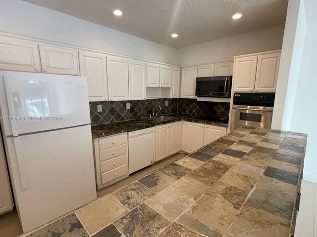 19390 Collins Avenue 123, Sunny Isles Beach, FL 33160