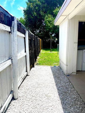1004 SW 24th Avenue, Fort Lauderdale, FL 33312