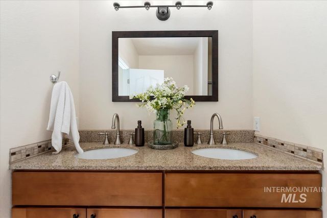 685 S Winthrop Way, Boise, ID 83709