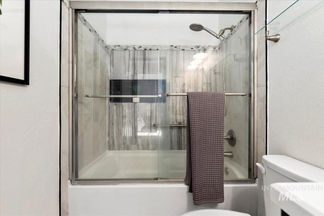 685 S Winthrop Way, Boise, ID 83709