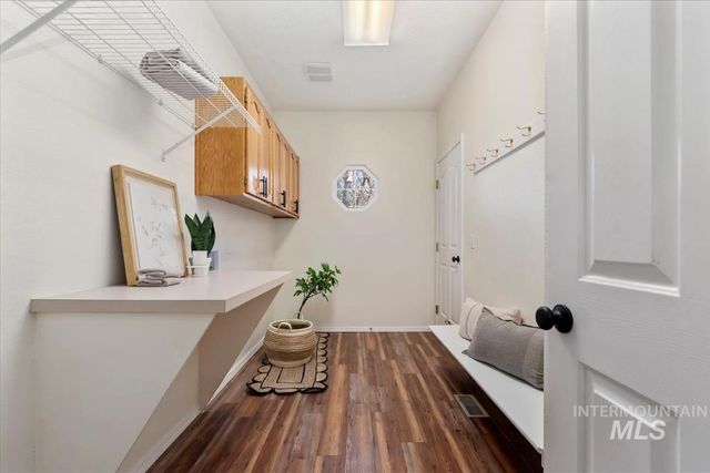 685 S Winthrop Way, Boise, ID 83709