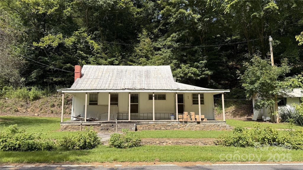 851 Lower Shut In Road, Hot Springs, NC 28743