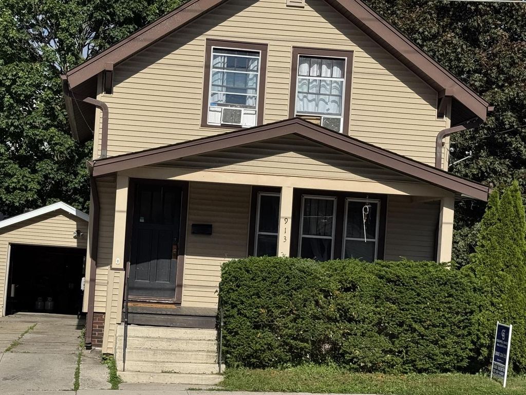 913 S 21st STREET, Manitowoc, WI 54220