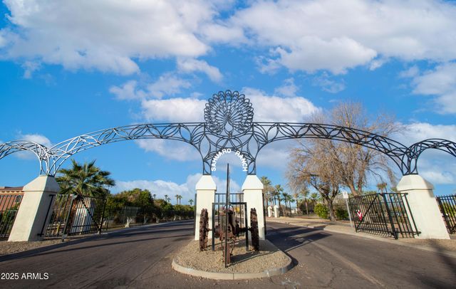 7438 W Rose Lane, Glendale, AZ 85303