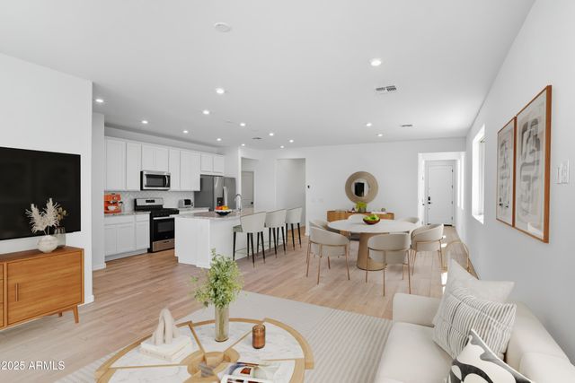 7438 W Rose Lane, Glendale, AZ 85303