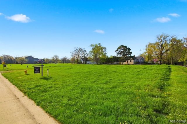 22 Potowatomi Drive, Grosse Ile, MI 48138