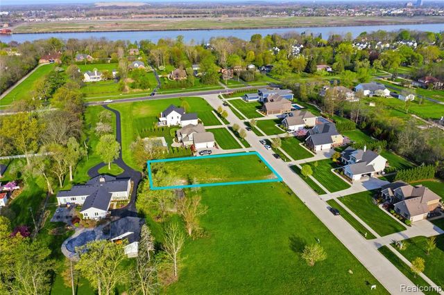 22 Potowatomi Drive, Grosse Ile, MI 48138