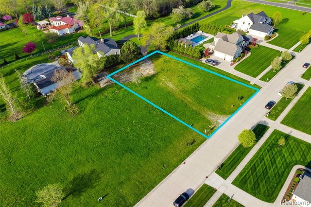 22 Potowatomi Drive, Grosse Ile, MI 48138