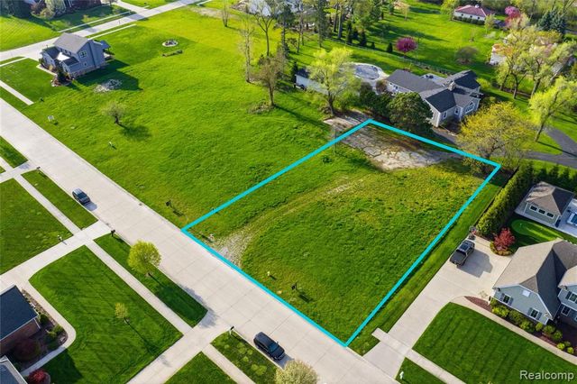 22 Potowatomi Drive, Grosse Ile, MI 48138