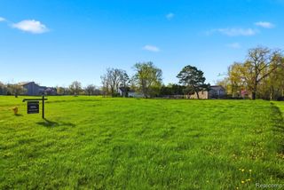 22 Potowatomi Drive, Grosse Ile, MI 48138