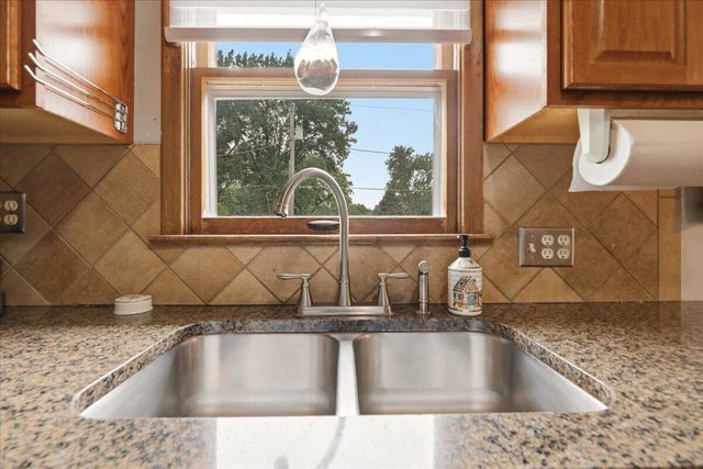 3003 RAWLINS Drive, Council Bluffs, IA 51501