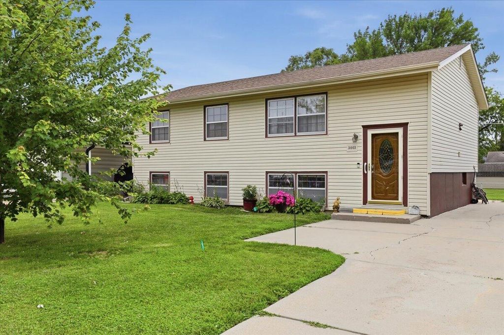 3003 RAWLINS Drive, Council Bluffs, IA 51501