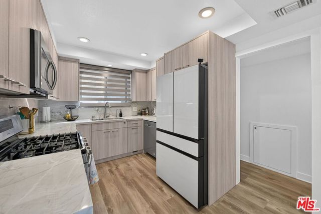 552 E Palm Avenue C, Burbank, CA 91501