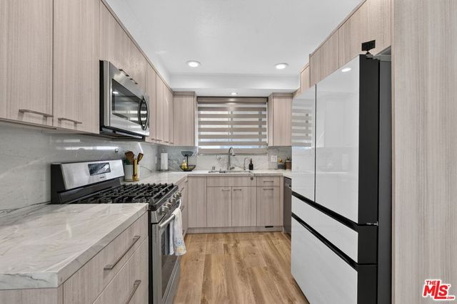 552 E Palm Avenue C, Burbank, CA 91501