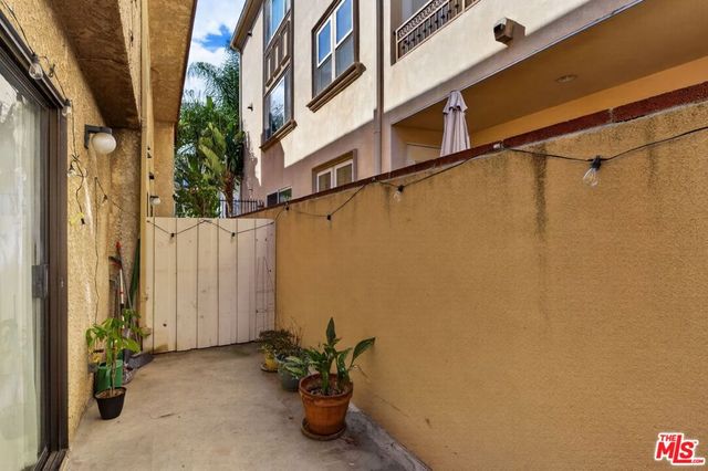 552 E Palm Avenue C, Burbank, CA 91501
