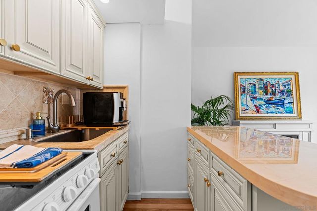 230 Prospect St 12, La Jolla, CA 92037