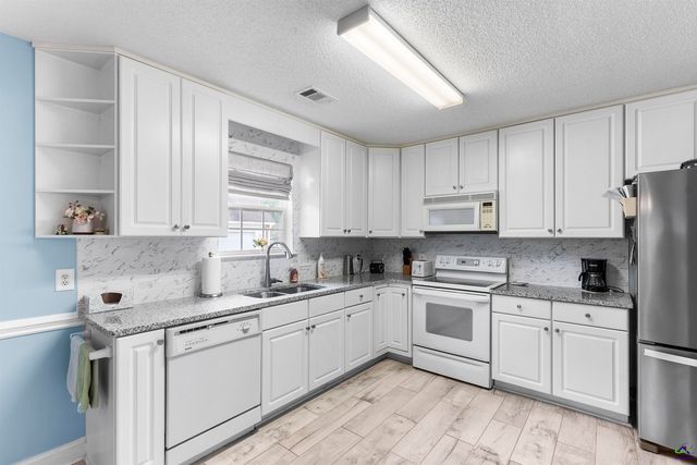 103 Englewood Court, Bonaire, GA 31005