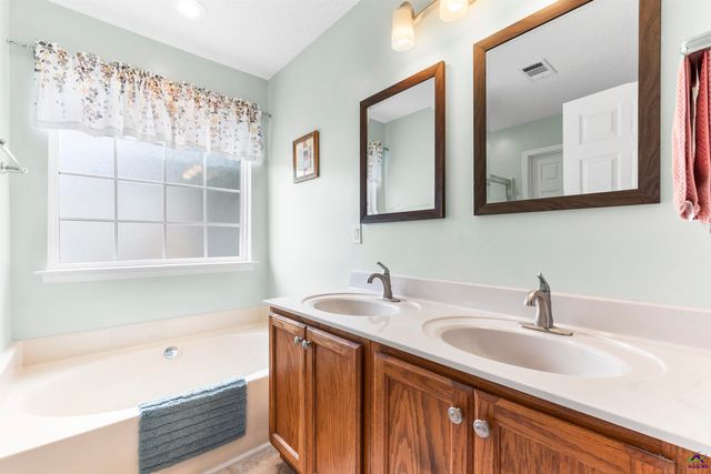 103 Englewood Court, Bonaire, GA 31005