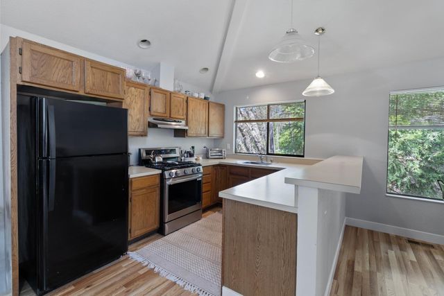 10450 Alta Sierra Dr, Grass Valley, CA 95949
