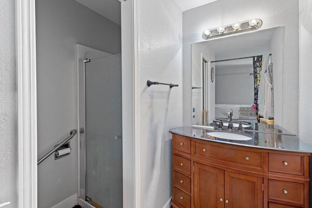10450 Alta Sierra Dr, Grass Valley, CA 95949