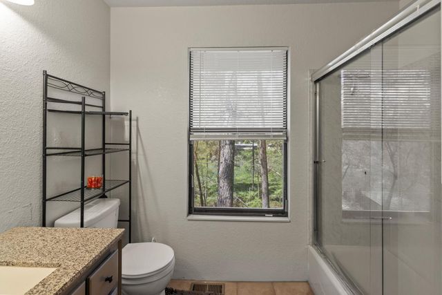 10450 Alta Sierra Dr, Grass Valley, CA 95949
