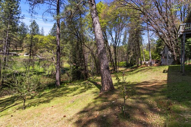 10450 Alta Sierra Dr, Grass Valley, CA 95949