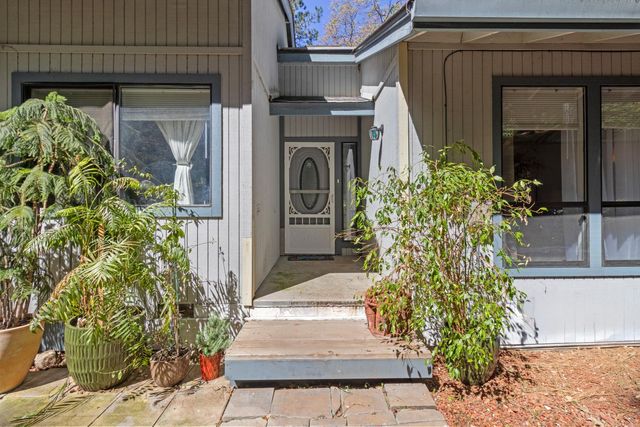 10450 Alta Sierra Dr, Grass Valley, CA 95949