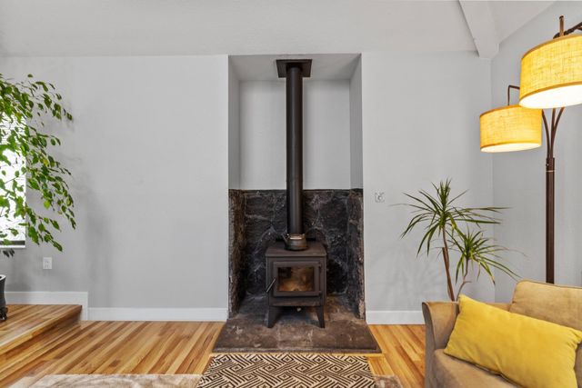 10450 Alta Sierra Dr, Grass Valley, CA 95949
