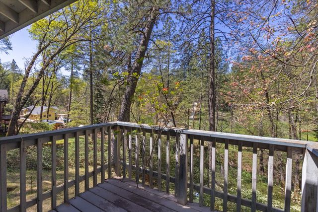 10450 Alta Sierra Dr, Grass Valley, CA 95949
