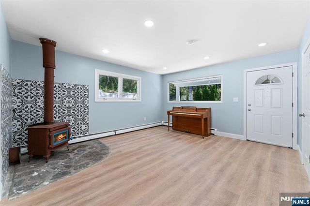 26 Rock Road, West Milford, NJ 07480