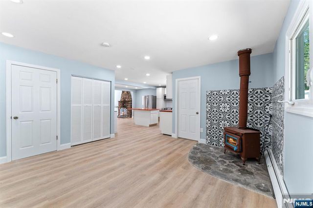 26 Rock Road, West Milford, NJ 07480