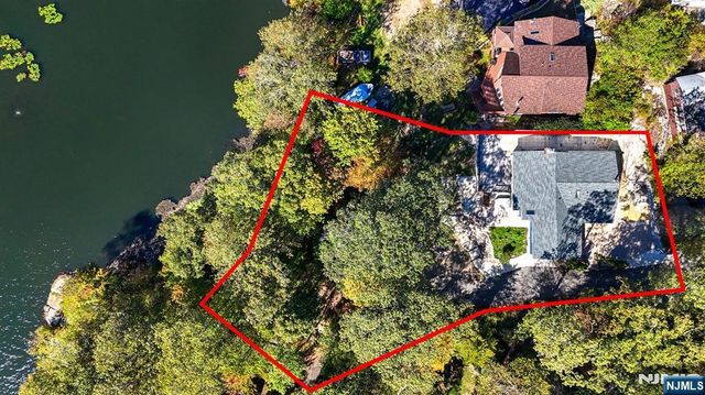 26 Rock Road, West Milford, NJ 07480