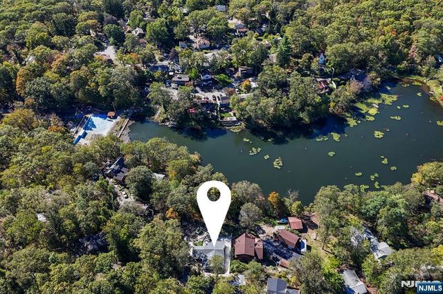 26 Rock Road, West Milford, NJ 07480