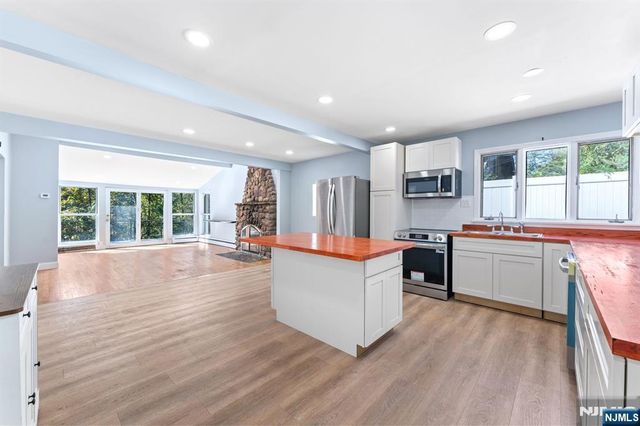 26 Rock Road, West Milford, NJ 07480