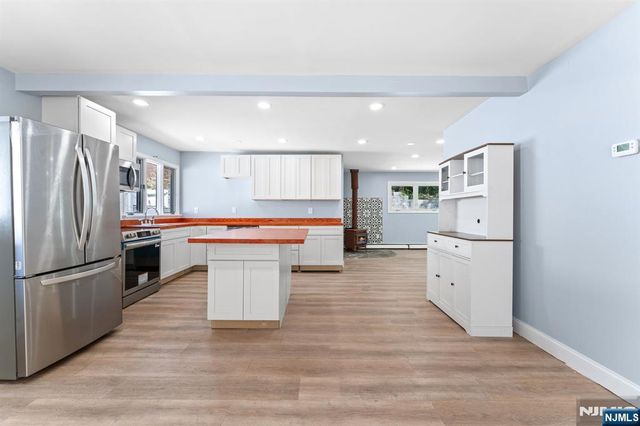 26 Rock Road, West Milford, NJ 07480